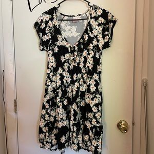 Large daisy dress